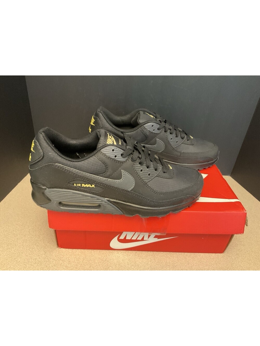 New! Mens Nike Air Max 90 Black/Buff Gold Athletic Shoes. Size 10.5. Awesome!
